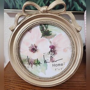 Nicole Miller Gold Round Picture Frame With Gold Bow On Top